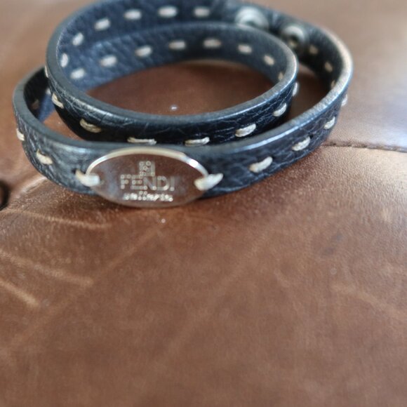 Authentic FENDI Selleria double wrap leather bracelet in black w silver FS stamp - Picture 2 of 9